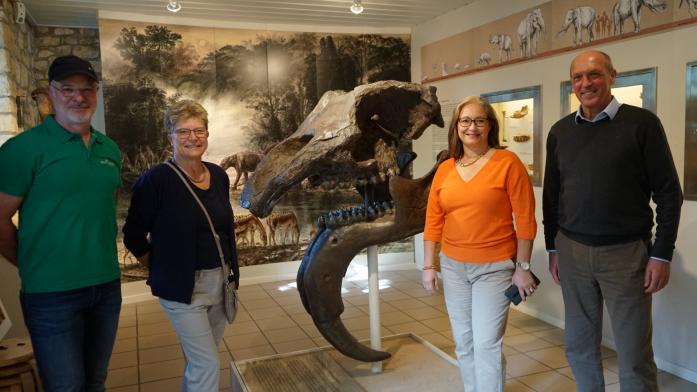 Besuch von Herrn Anthes und Herrn Hahn im Dinotheriummuseum mit der Ortsbürgermeisterin Klenk-Kaufmann und 1. Beigeordneten Zimmer