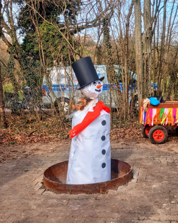 Der Papier-Schneemann