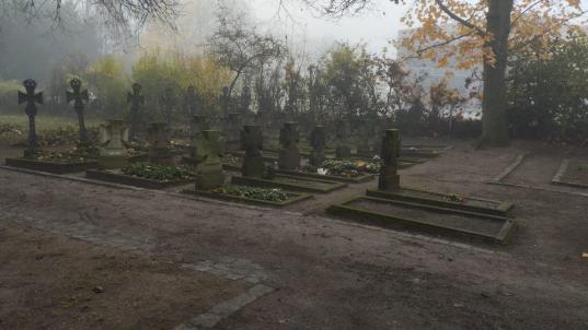 Gräber gefallener Soldaten