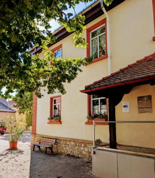 Eingang Dinotherium Museum