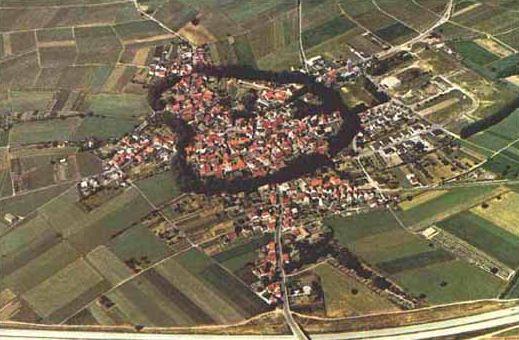 Luftaufnahme von Eppelsheim im Jahre 1975